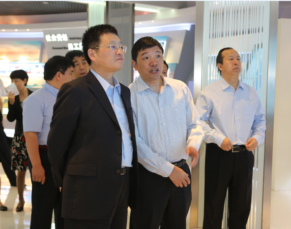 成都市委副书记、市长葛红林一行赴巅峰国际官网交流